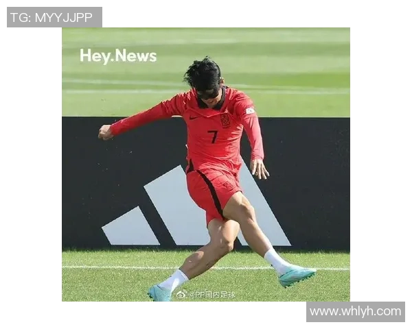 头戴面具的足球明星们如何在赛场上展现独特风采与个性魅力